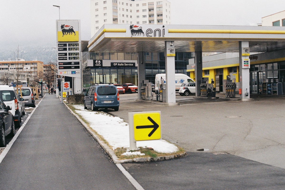The petrol station as a transfer site and passage point 2021 (audio-installation / conceptual work)