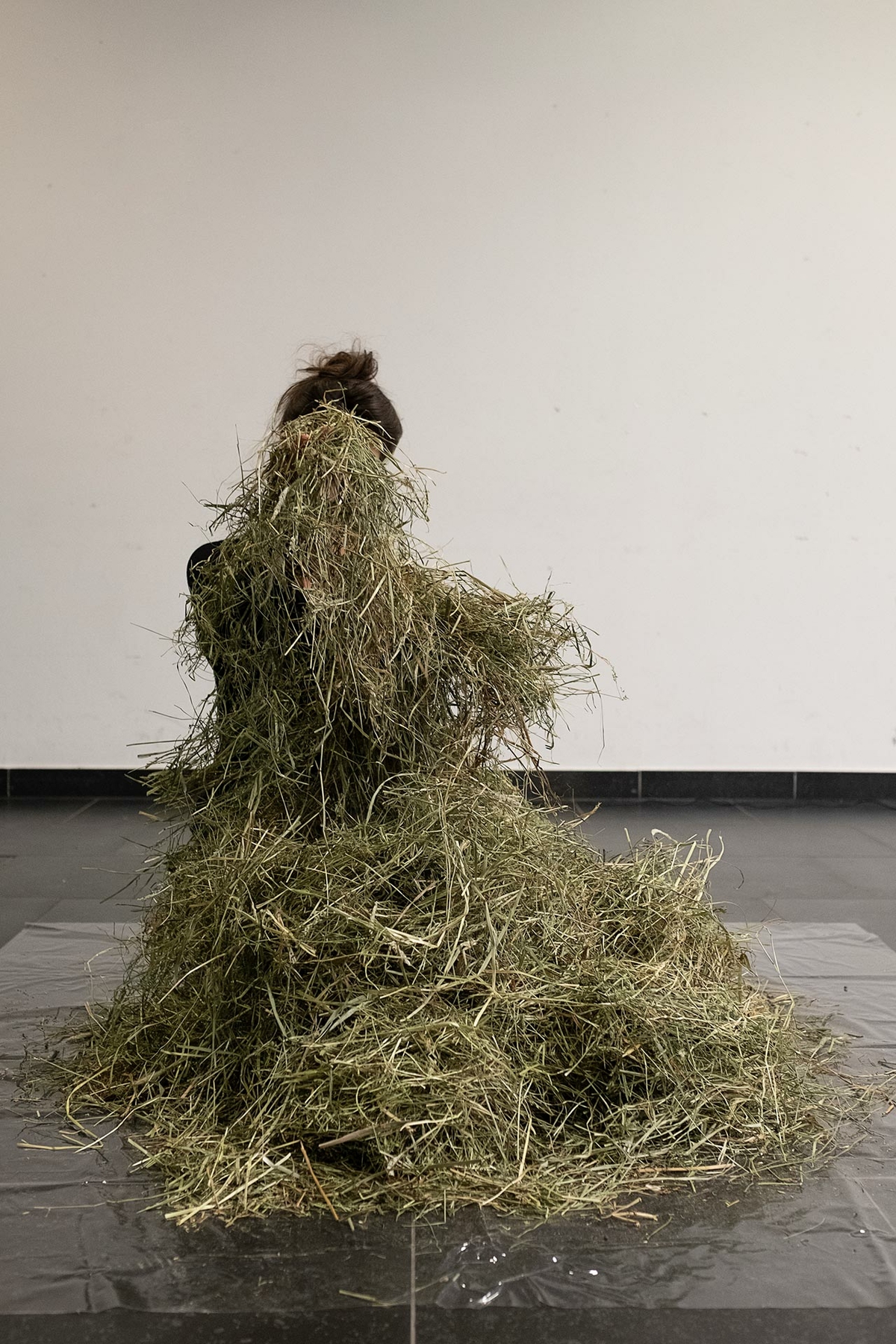 Hay-making – A transformation piece 2019 – 2020 (performances)